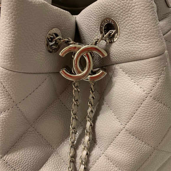 CHANEL Grained Calfskin Quilted Medium CC Chain Bucket Drawstring Bag - Picture 5 of 14